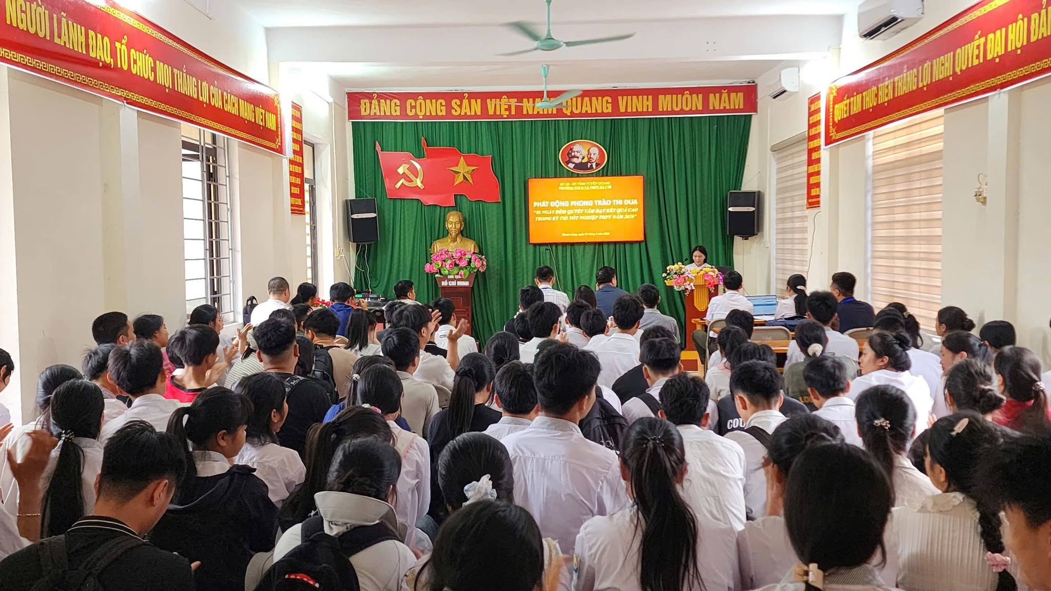 Thi đua “50 ngày đêm quyết tâm đạt kết quả cao trong kỳ thi tốt nghiệp THPT năm 2026