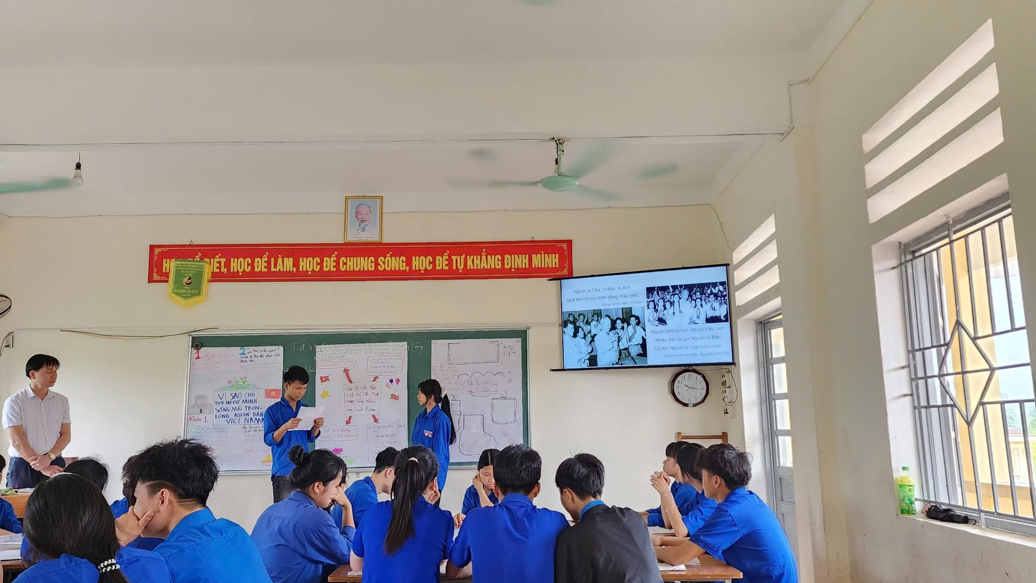 Sinh hoạt chuyên môn theo hướng NCBH, môn Lịch sử lớp 12