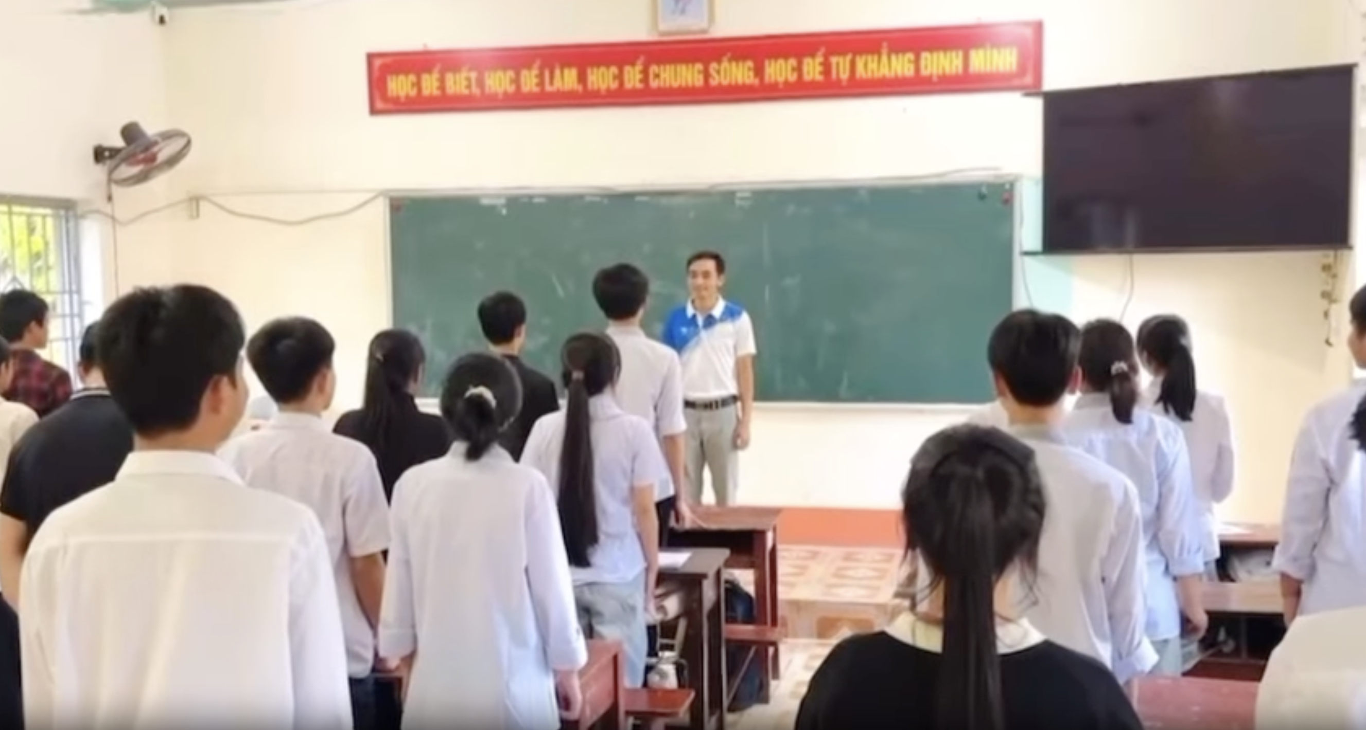 Thầy cô trong mắt em - Thầy giáo Nguyễn Duy Phong